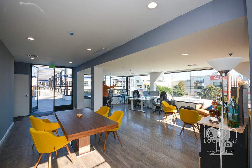 COMM2082-Offices, Elevators, Retail Space, Parking Garage