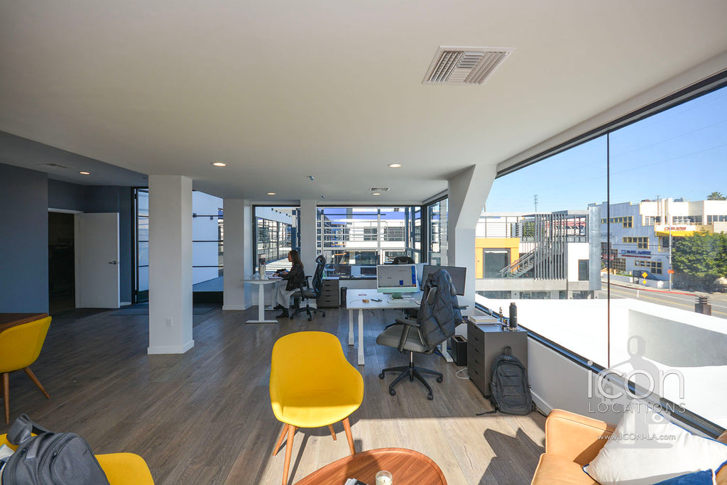 COMM2082-Offices, Elevators, Retail Space, Parking Garage