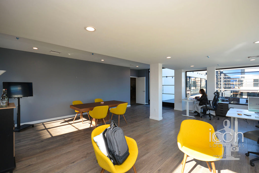 COMM2082-Offices, Elevators, Retail Space, Parking Garage