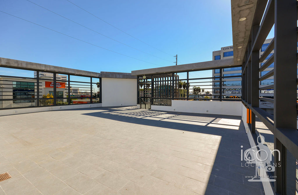 COMM2082-Offices, Elevators, Retail Space, Parking Garage