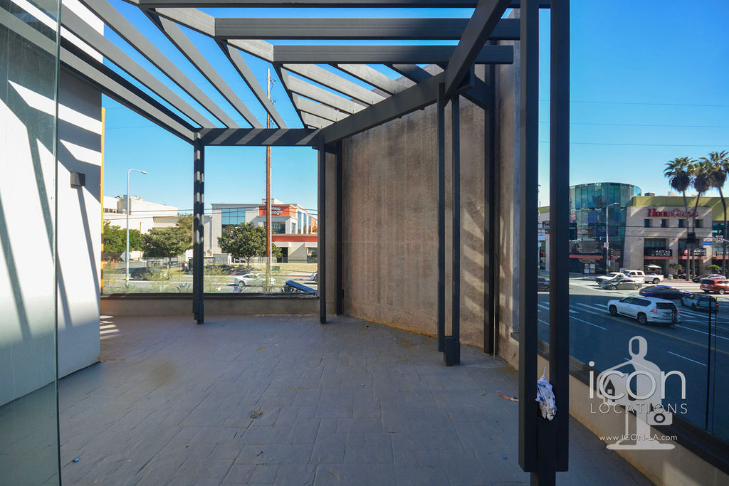 COMM2082-Offices, Elevators, Retail Space, Parking Garage