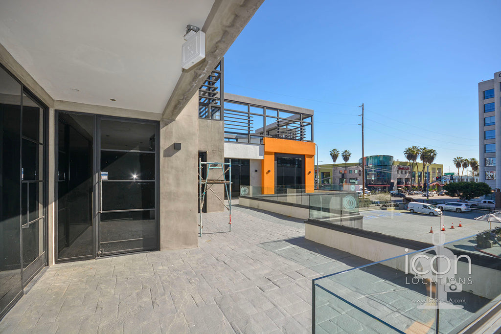 COMM2082-Offices, Elevators, Retail Space, Parking Garage