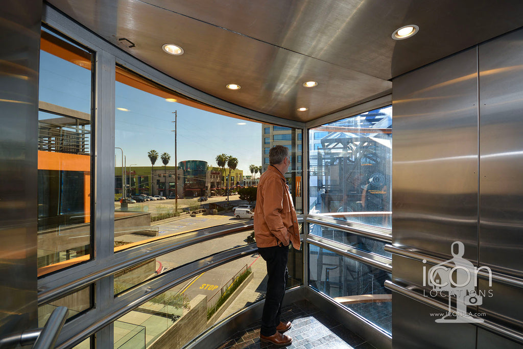 COMM2082-Offices, Elevators, Retail Space, Parking Garage