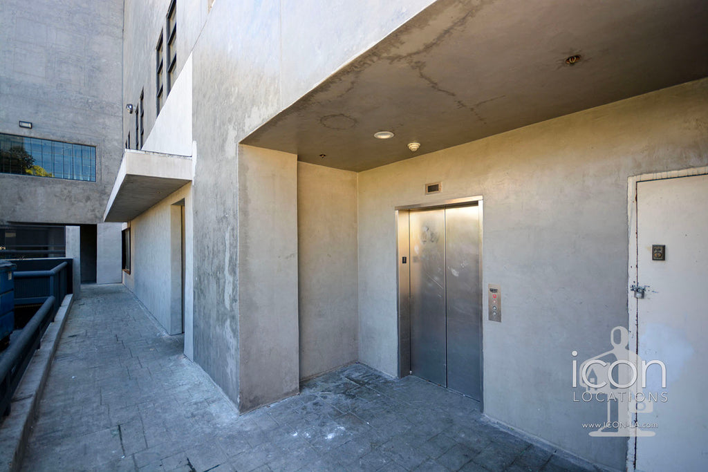 COMM2082-Offices, Elevators, Retail Space, Parking Garage