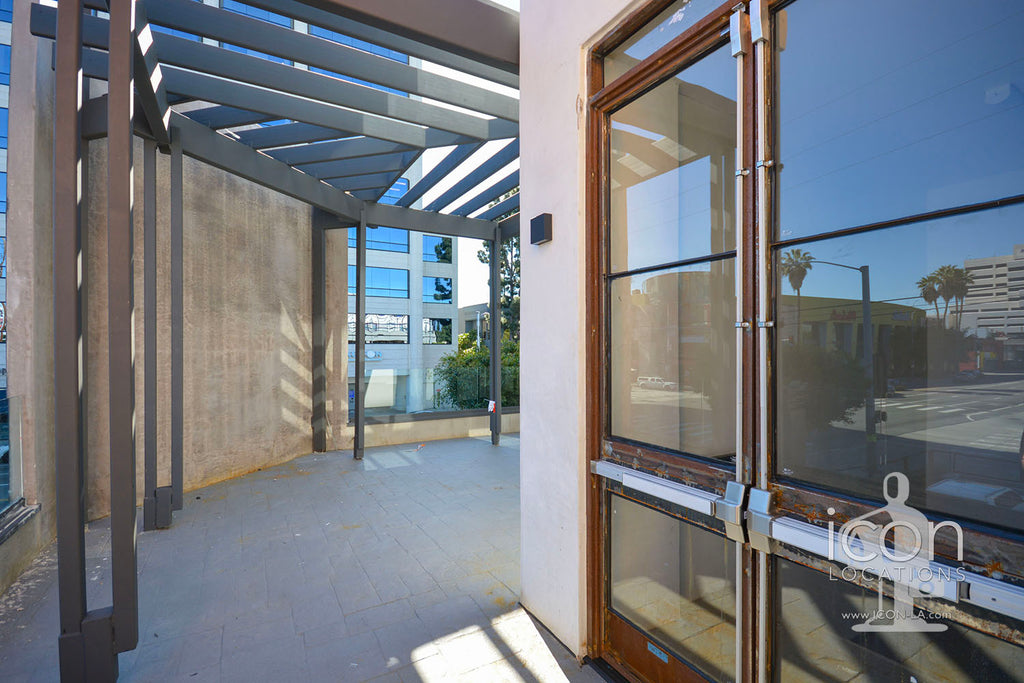 COMM2082-Offices, Elevators, Retail Space, Parking Garage
