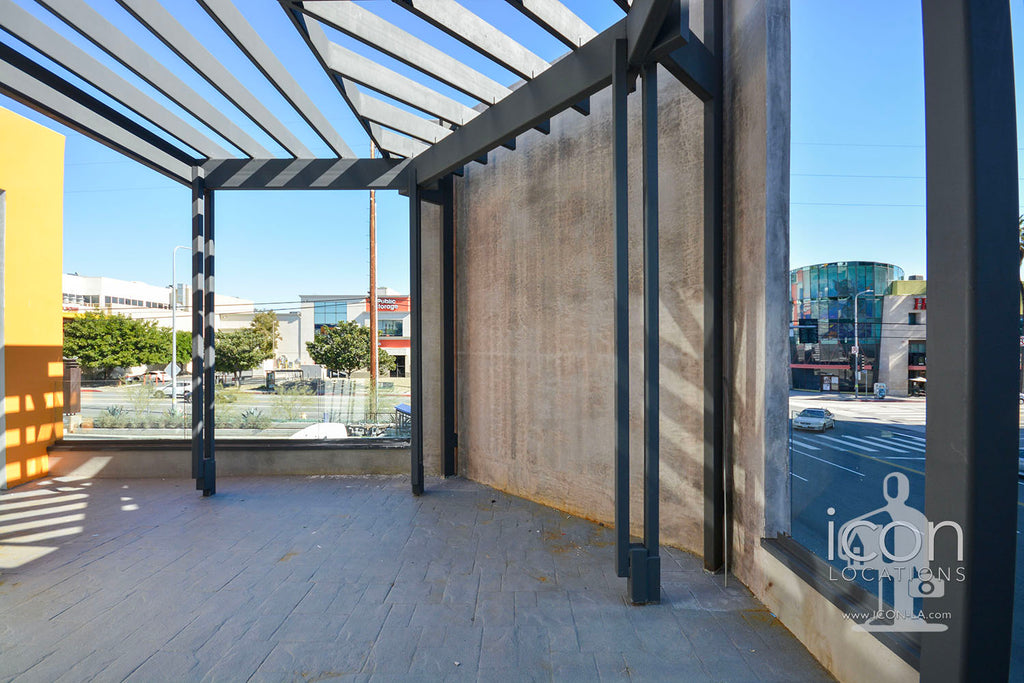 COMM2082-Offices, Elevators, Retail Space, Parking Garage