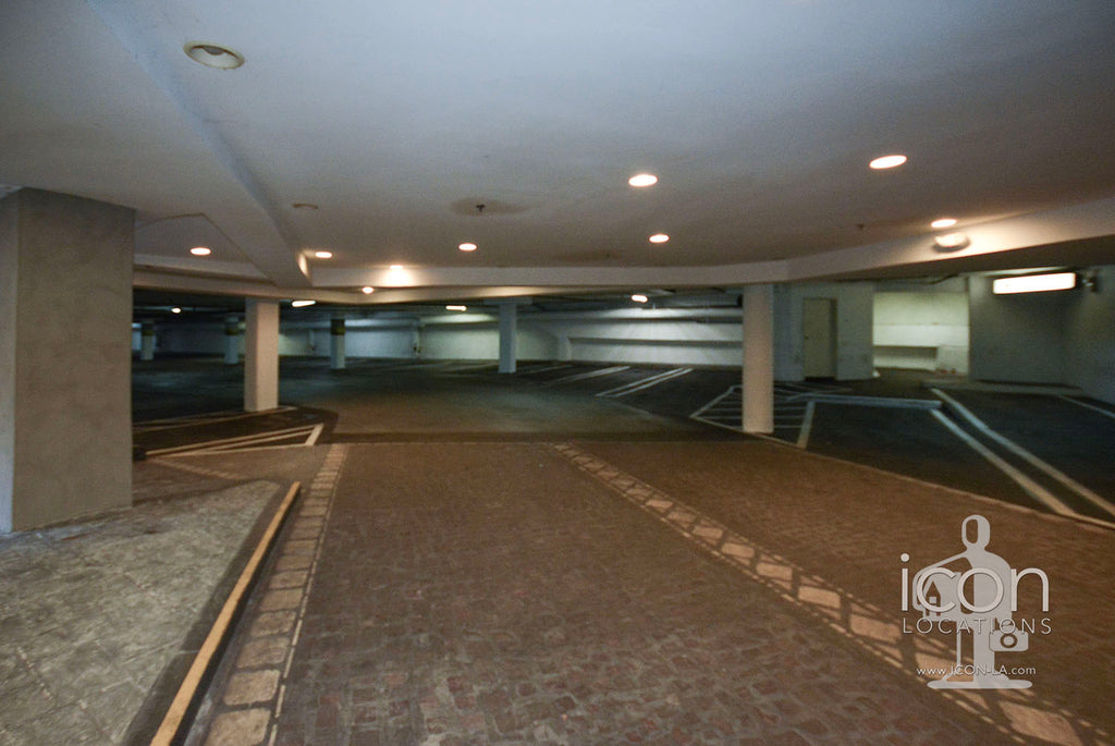 COMM2082-Offices, Elevators, Retail Space, Parking Garage
