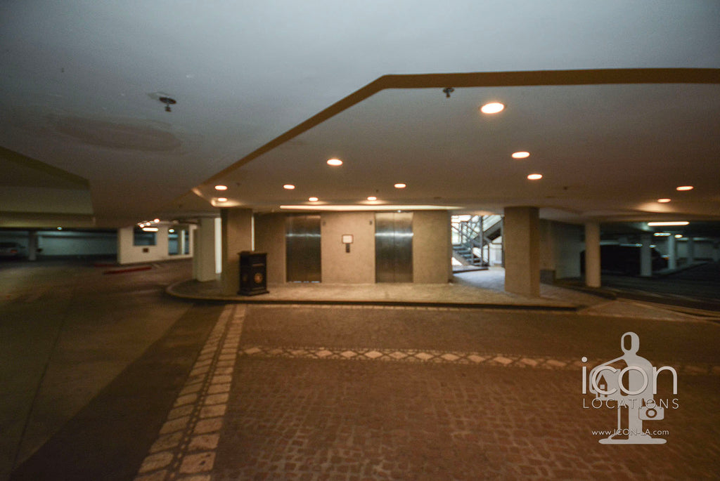 COMM2082-Offices, Elevators, Retail Space, Parking Garage