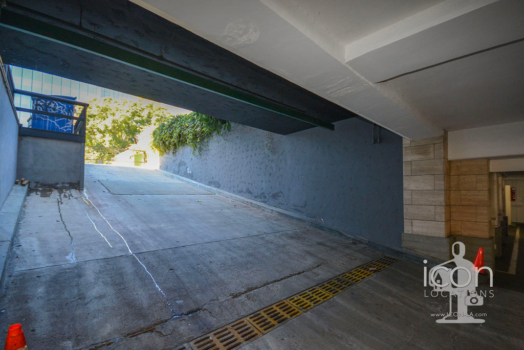 COMM2082-Offices, Elevators, Retail Space, Parking Garage