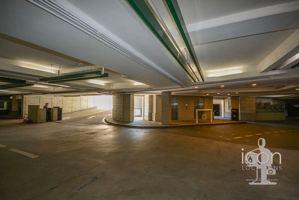 COMM2082-Offices, Elevators, Retail Space, Parking Garage