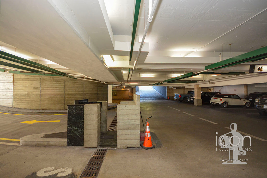 COMM2082-Offices, Elevators, Retail Space, Parking Garage