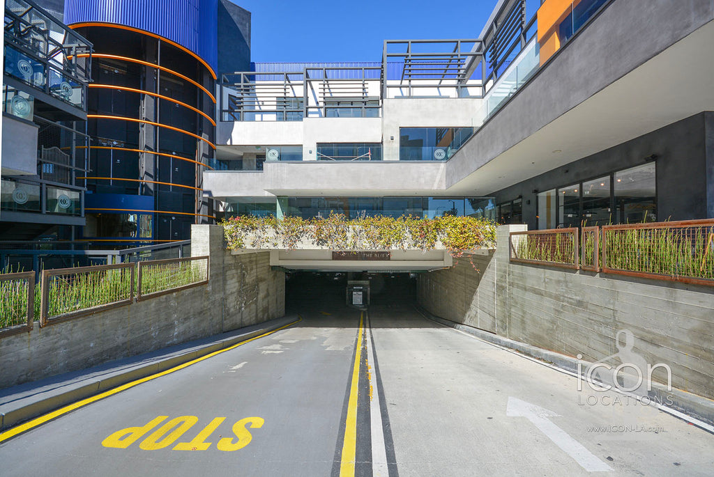 COMM2082-Offices, Elevators, Retail Space, Parking Garage