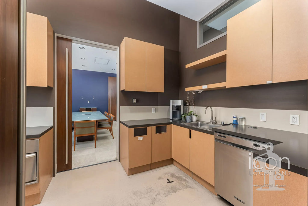 COMM3992 - Offices/Penthouse/Roof Deck