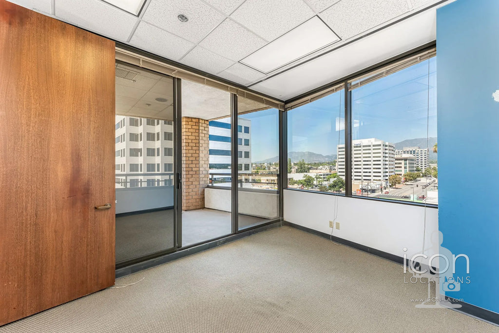 COMM3992 - Offices/Penthouse/Roof Deck