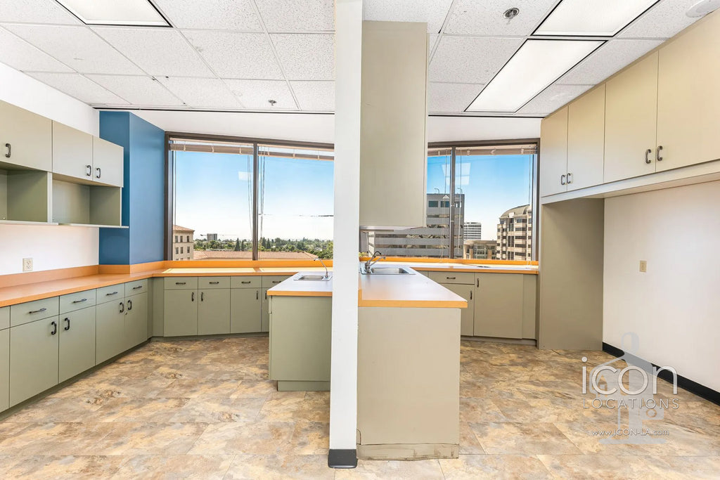 COMM3992 - Offices/Penthouse/Roof Deck