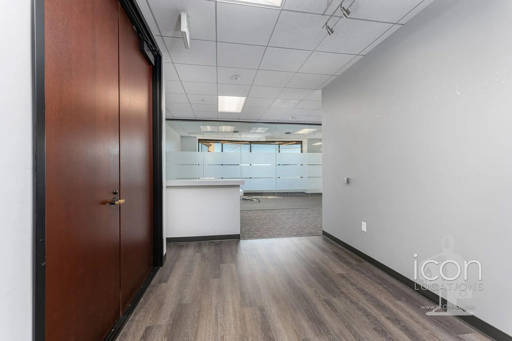 COMM3992 - Offices/Penthouse/Roof Deck