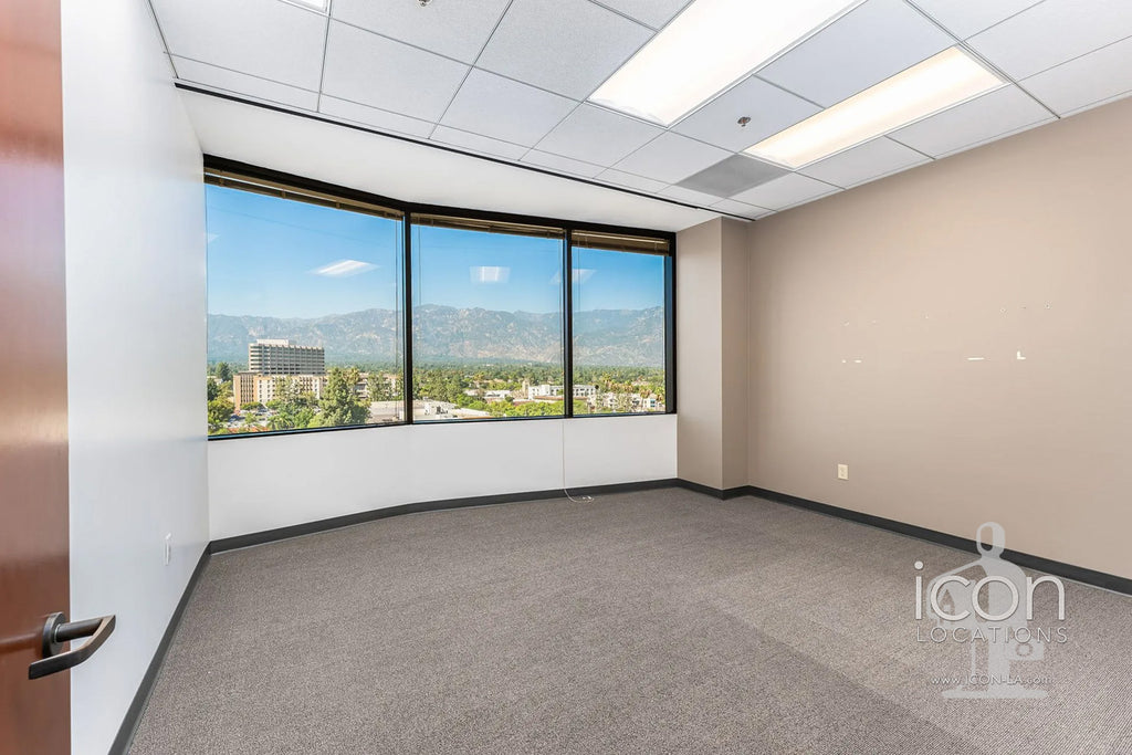 COMM3992 - Offices/Penthouse/Roof Deck