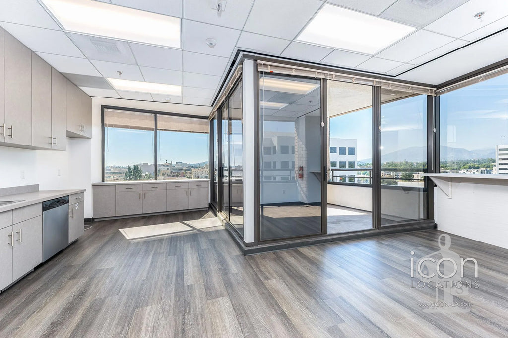 COMM3992 - Offices/Penthouse/Roof Deck