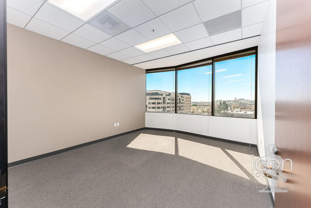 COMM3992 - Offices/Penthouse/Roof Deck