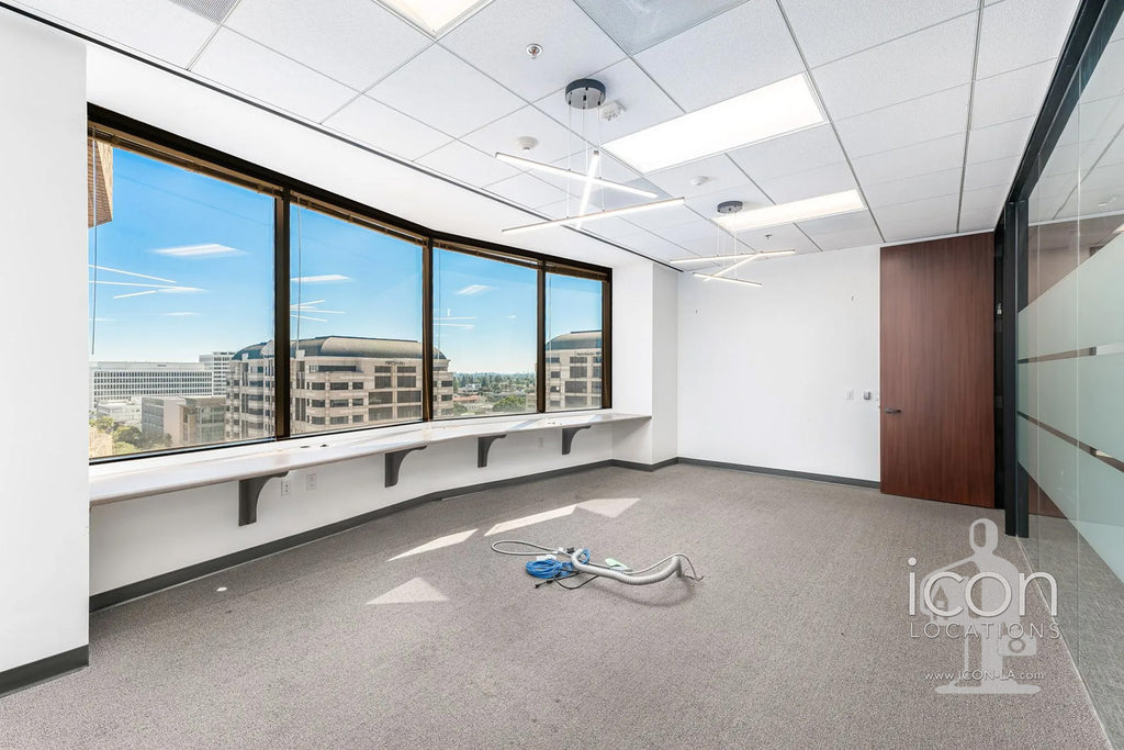 COMM3992 - Offices/Penthouse/Roof Deck
