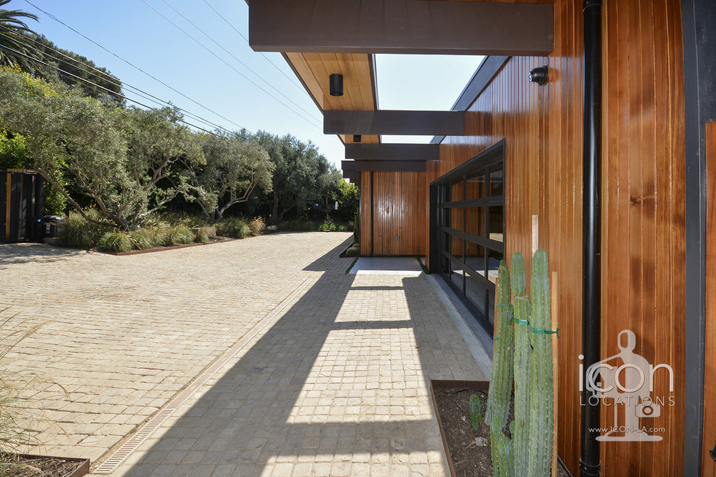 Mid Century Glass House - MID2087