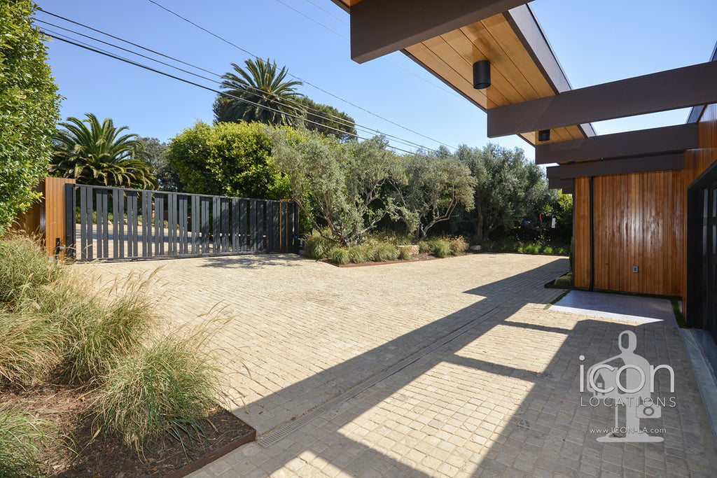 Mid Century Glass House - MID2087
