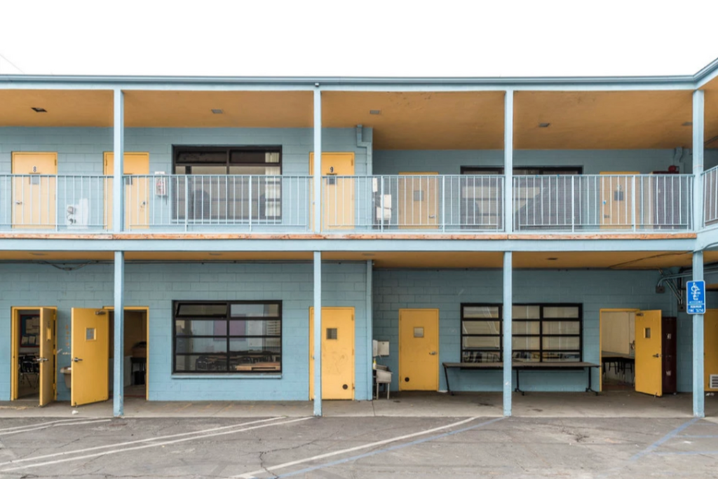 Commercial - COMM2051 - School