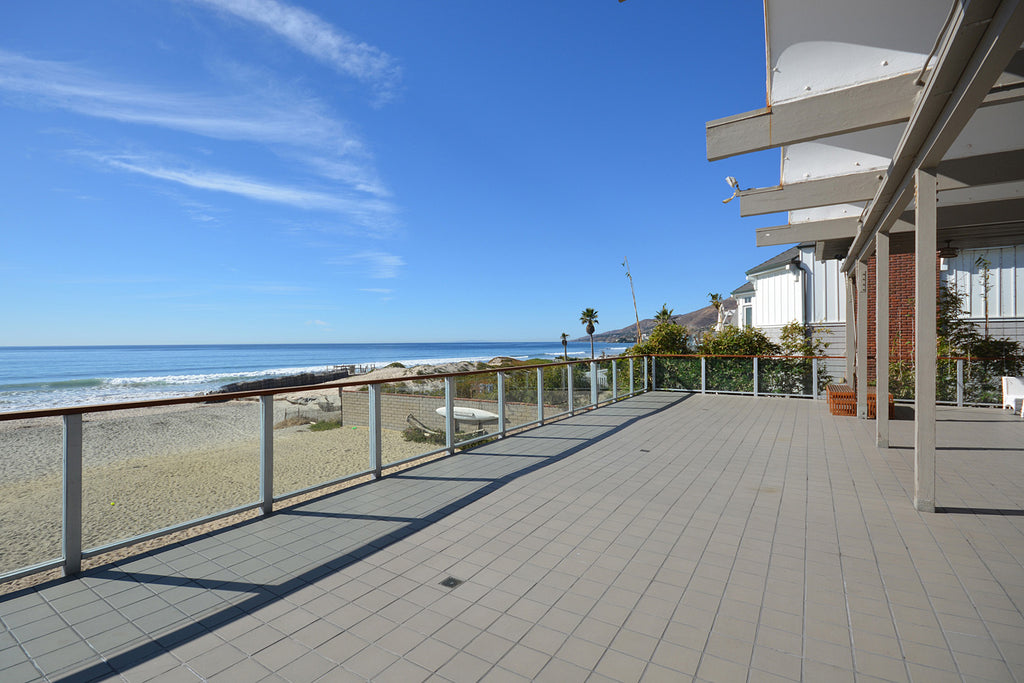 Beach Club - COMM2063